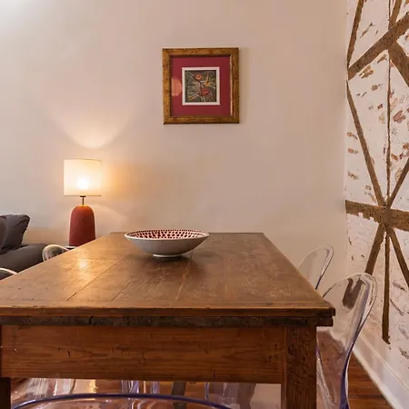 Whome Prime Location With Authentic Charm ליסבון