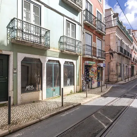 Charm & Class 2bdr By Lovelystay